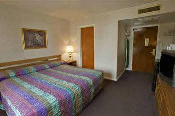 Rodeway Inn Glen Ellyn Экстерьер фото